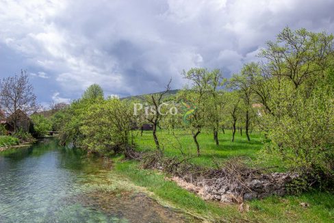 Prodaje se zemljište sa UT uslovima pored rijeke 1241m2, Miločani, Nikšić-1766