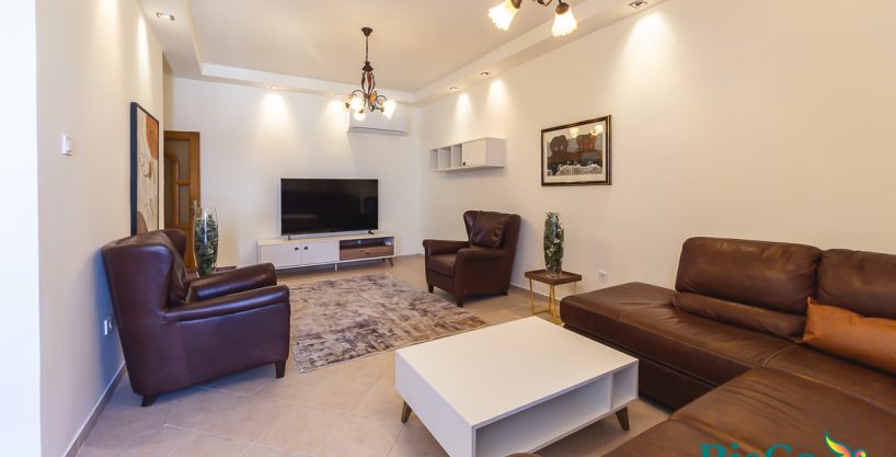 Izdaje se lux trosoban stan kod Palade - Preko Morače 115m2