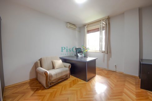 poslovni iza hrama-19