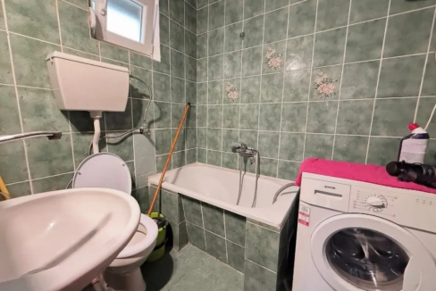 3ef6c921-2b8d-45c9-adeb-e20410dd26c5-lg