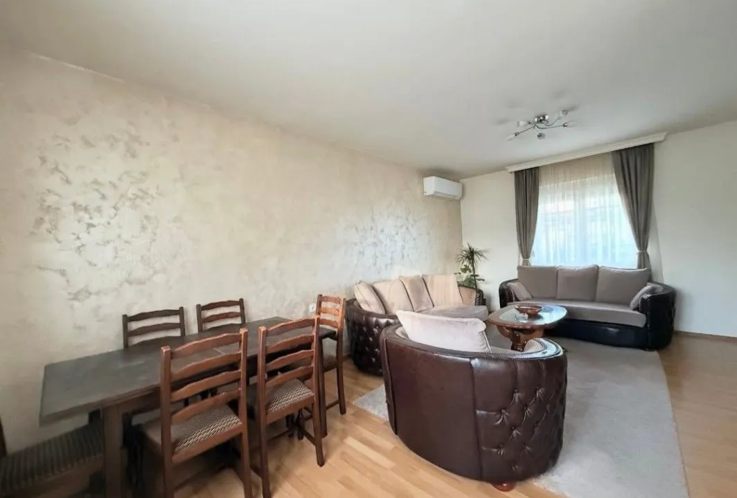 7a1d4f3f-d648-4542-bd4b-42c43ea5ddba-lg