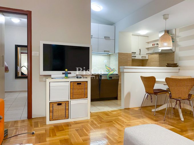 Izdavanje dvosoban stan Blok 9 67m2 Podgorica 219
