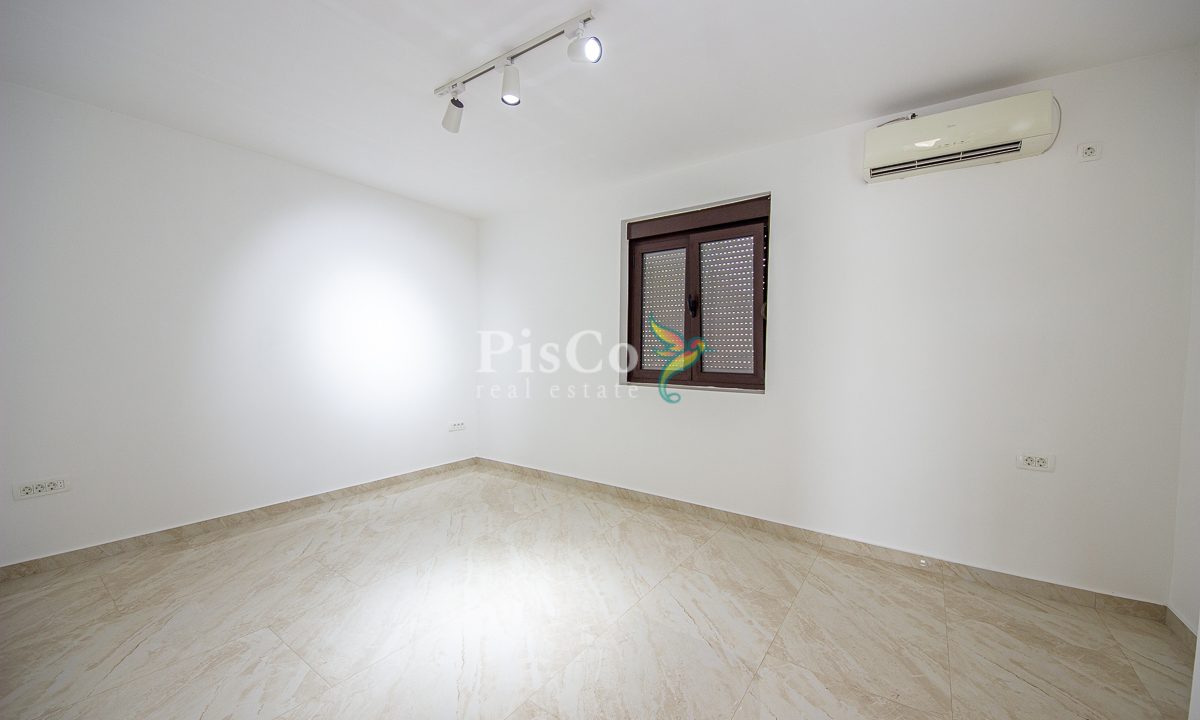 Izdavanje poslovni prostor 90m2, Masline, Podgorica-1922