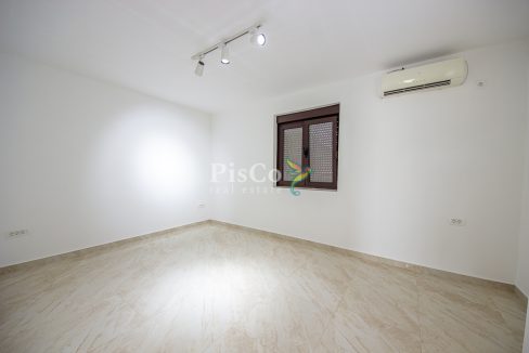 Izdavanje poslovni prostor 90m2, Masline, Podgorica-1922