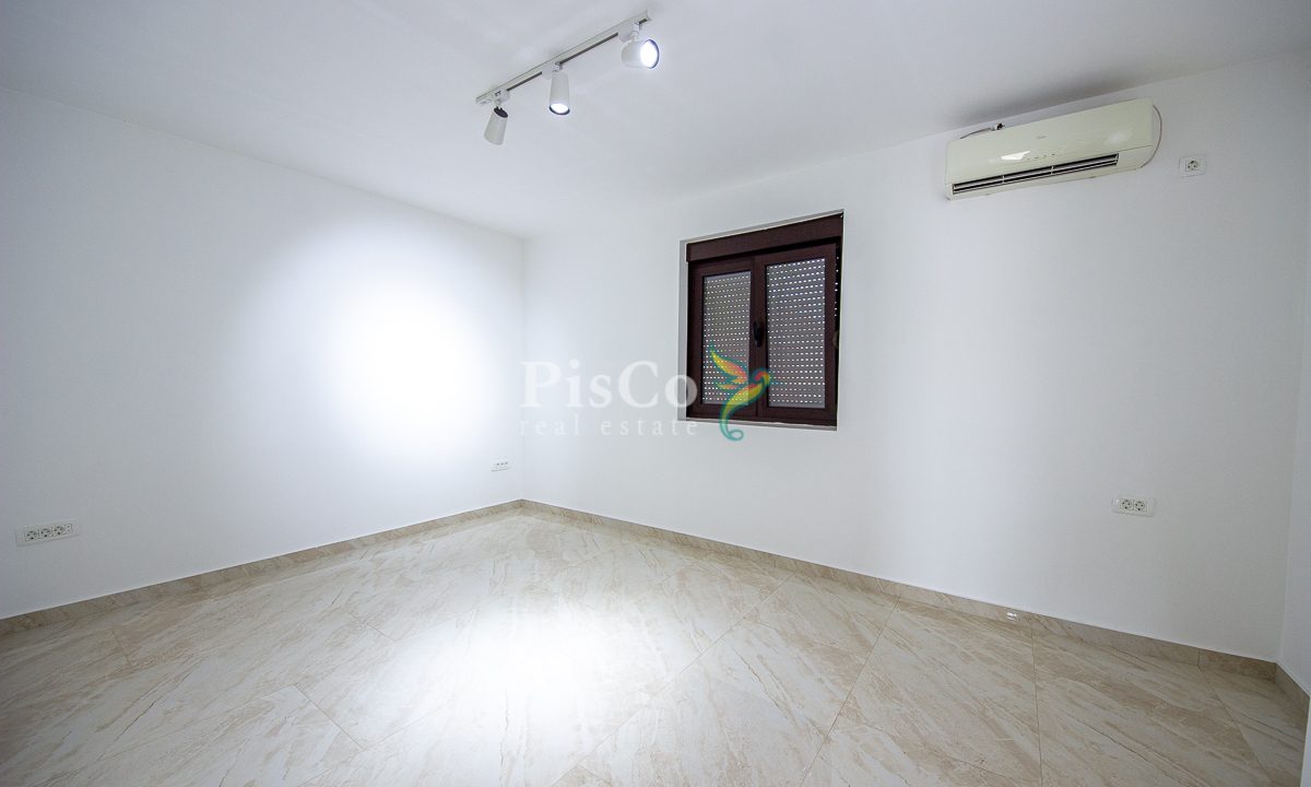 Izdavanje poslovni prostor 90m2, Masline, Podgorica-1923