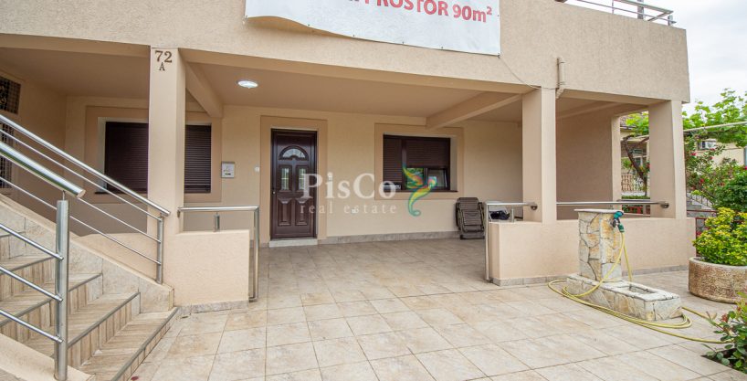 Izdavanje poslovni prostor 90m2 Masline Podgorica 1926