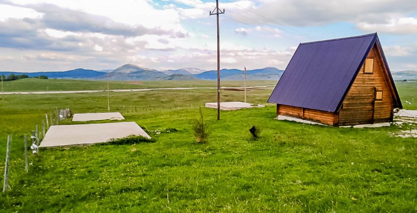 Prodaja placa sa vikendicom – Žabljak, Motički gaj