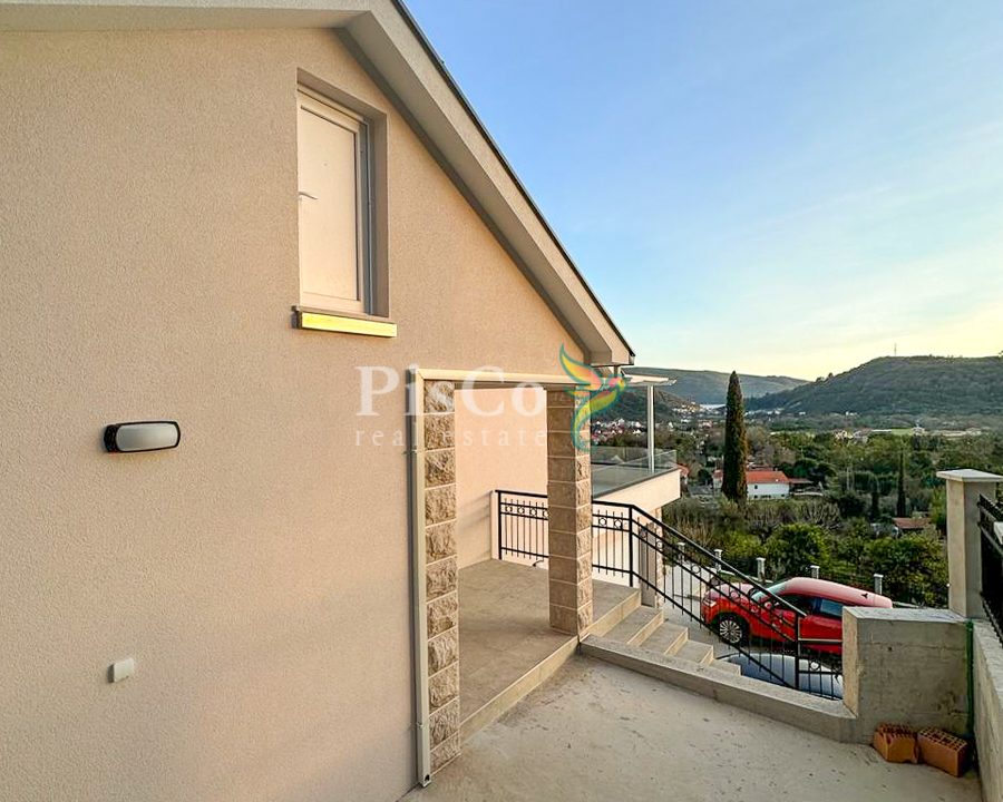 Izdavanje, kuća, 200m², Zelenika – Herceg Novi-805