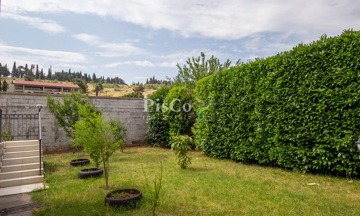 Izdavanje kuća 250m², Zagorič, Podgorica-2282