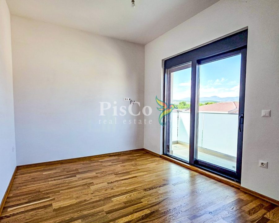 Izdavanje, poslovni prostor – garsonjera, 22m², ulica Baku, Preko Morače, Podgorica-382