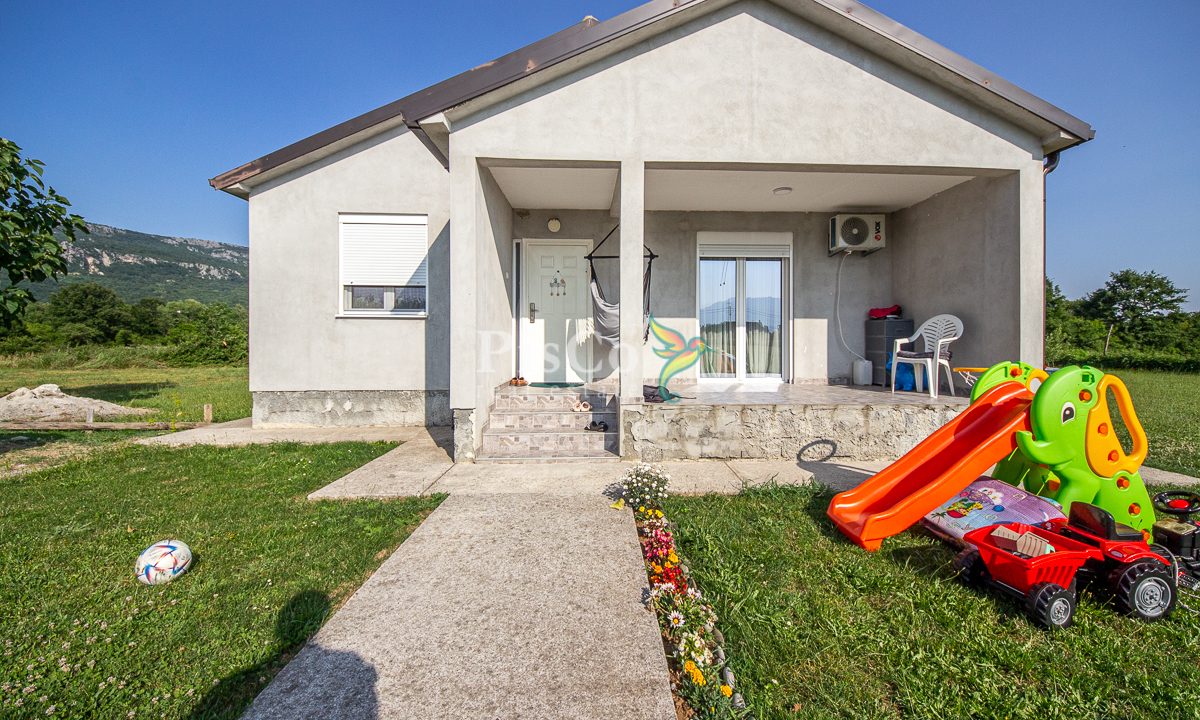 Prodaja dvosobna kuća 75m² sa placem 1600m², Martinići, Danilovgrad-2241