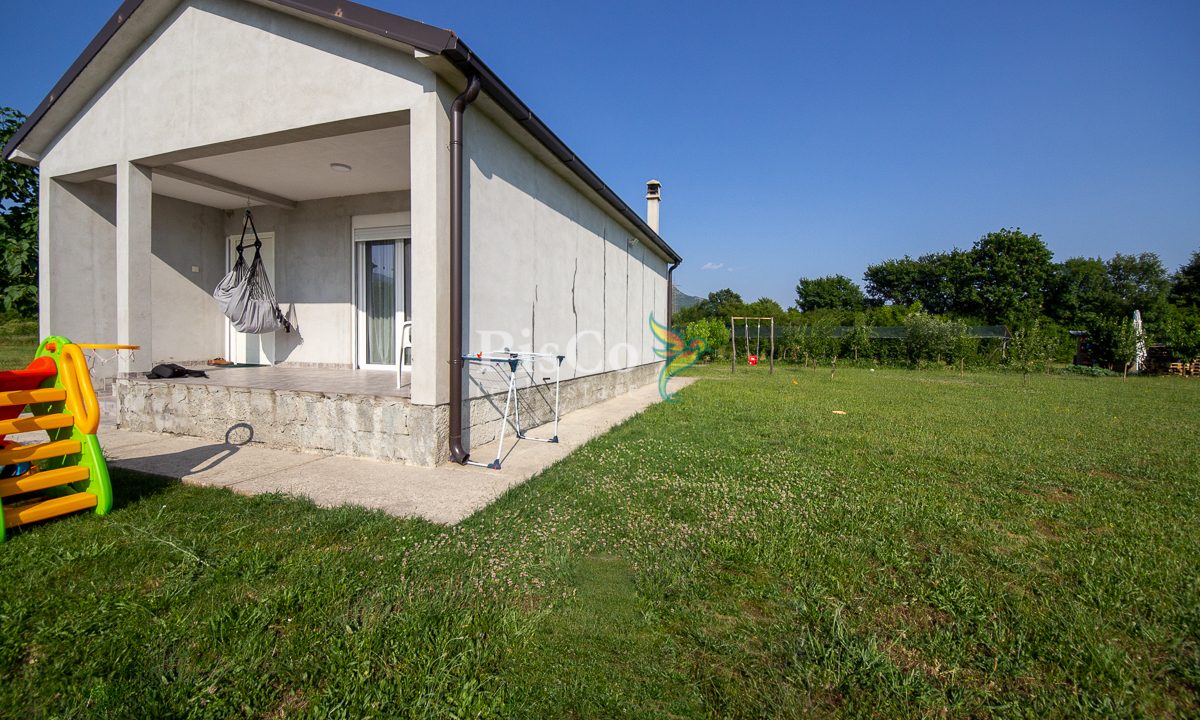 Prodaja dvosobna kuća 75m² sa placem 1600m², Martinići, Danilovgrad-2242