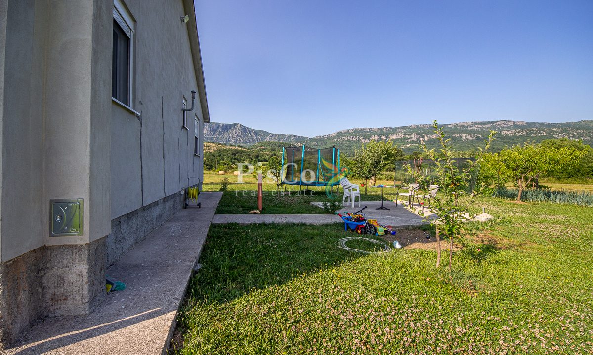 Prodaja dvosobna kuća 75m² sa placem 1600m², Martinići, Danilovgrad-2243