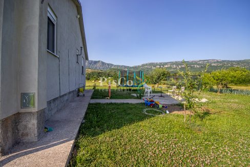 Prodaja dvosobna kuća 75m² sa placem 1600m², Martinići, Danilovgrad-2243