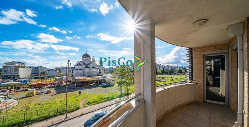 Izdavanje - Trosoban stan 140m2, kod Hrama