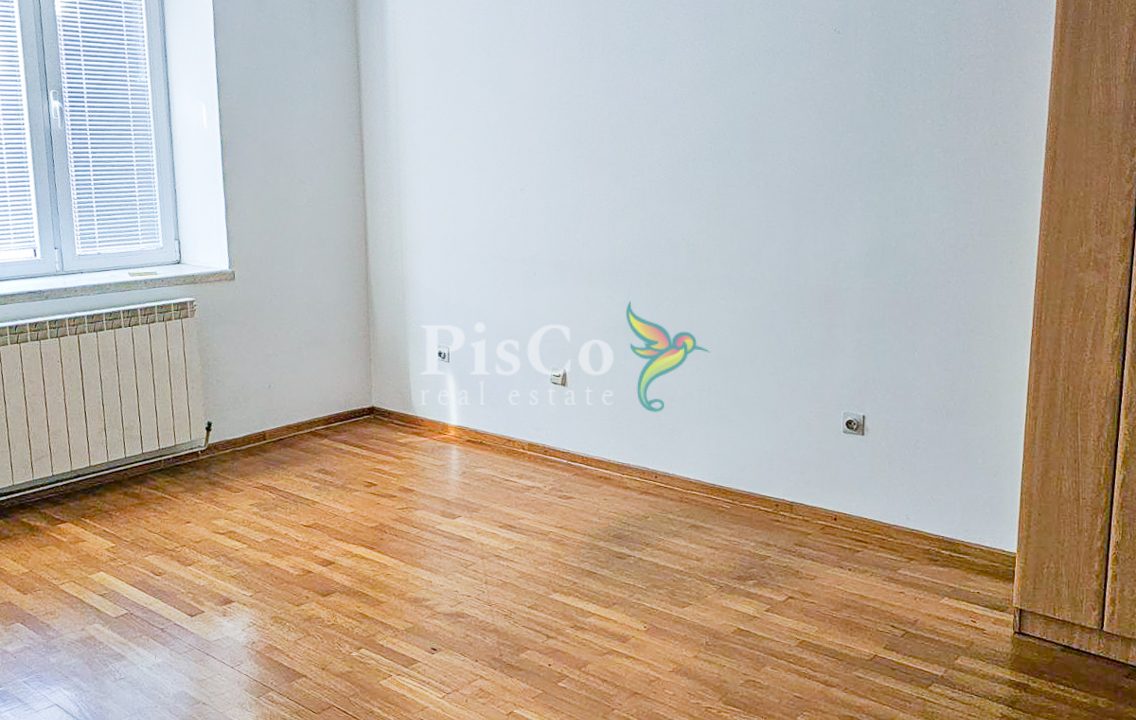 Izadanje poslovni prostor Centar Podgorice, 65m2-244