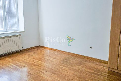 Izadanje poslovni prostor Centar Podgorice, 65m2-244