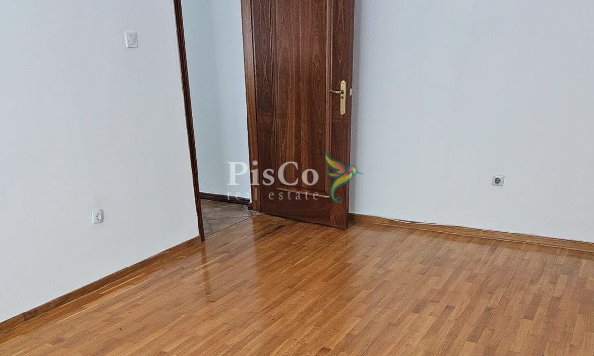 Izadanje poslovni prostor Centar Podgorice, 65m2-450