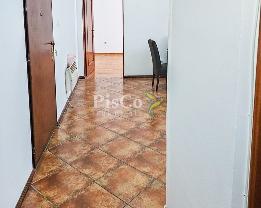 Izadanje poslovni prostor Centar Podgorice, 65m2-713