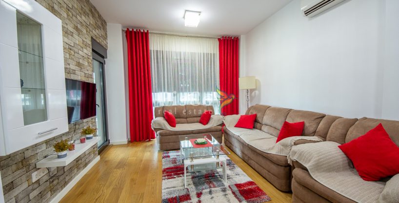 Izdavanje dvosoban stan Pod Goricom, Zgrada Fidija, 78m2, Podgorica