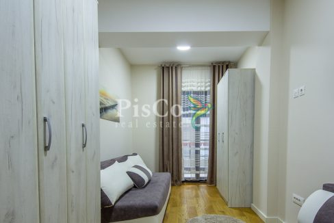 Izdavanje dvosoban stan Pod Goricom, Zgrada Fidija, 78m2, Podgorica-2311