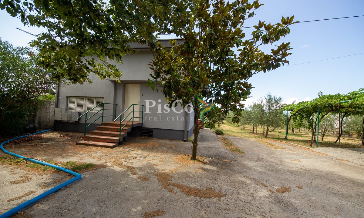 Izdavanje kuća 100m2, Zeta, Podgorica-2324