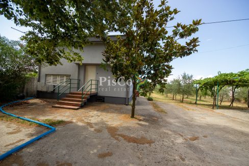 Izdavanje kuća 100m2, Zeta, Podgorica-2324