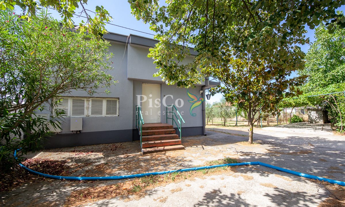 Izdavanje kuća 100m2, Zeta, Podgorica-2325