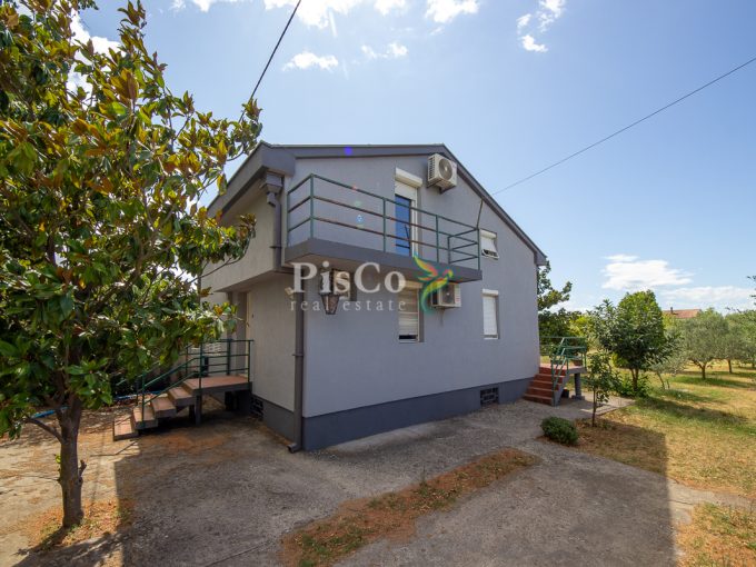 Izdavanje kuca 100m2 Zeta Podgorica 2329