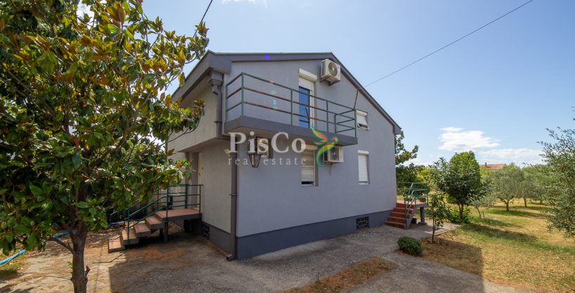 Izdavanje kuca 100m2 Zeta Podgorica 2329