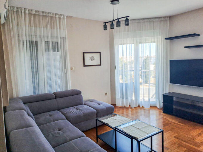 Izdavanje dvosoban stan Zabjelo 65m2 Podgorica 241