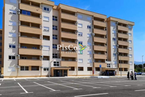 Izdavanje nenamješten dvosoban stan Tuški put, 60m2, Podgorica-930