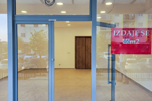Izdavanje poslovni prostor Pobrežje, 46m2, Podgorica-050