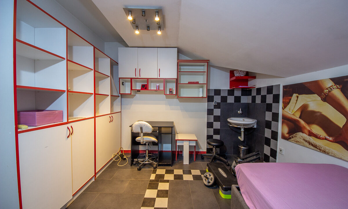 Izdavanje trosoban stan u kući, Zabjelo, 115m2, Podgorica-2583