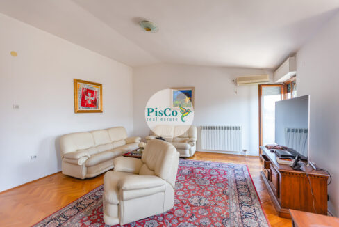 Komforan stan u klasičnom stilu koji će vam pružiti punu udobnost