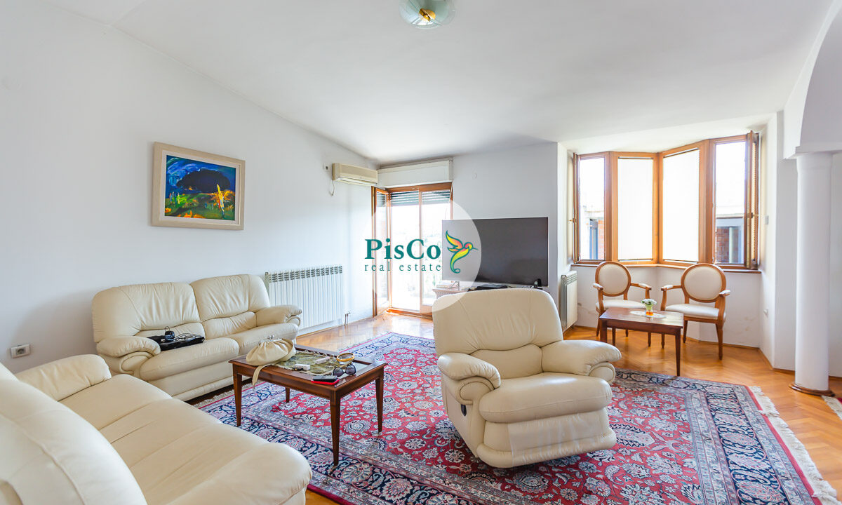 Komforan stan u klasičnom stilu koji će vam pružiti punu udobnost