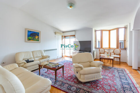 Komforan stan u klasičnom stilu koji će vam pružiti punu udobnost