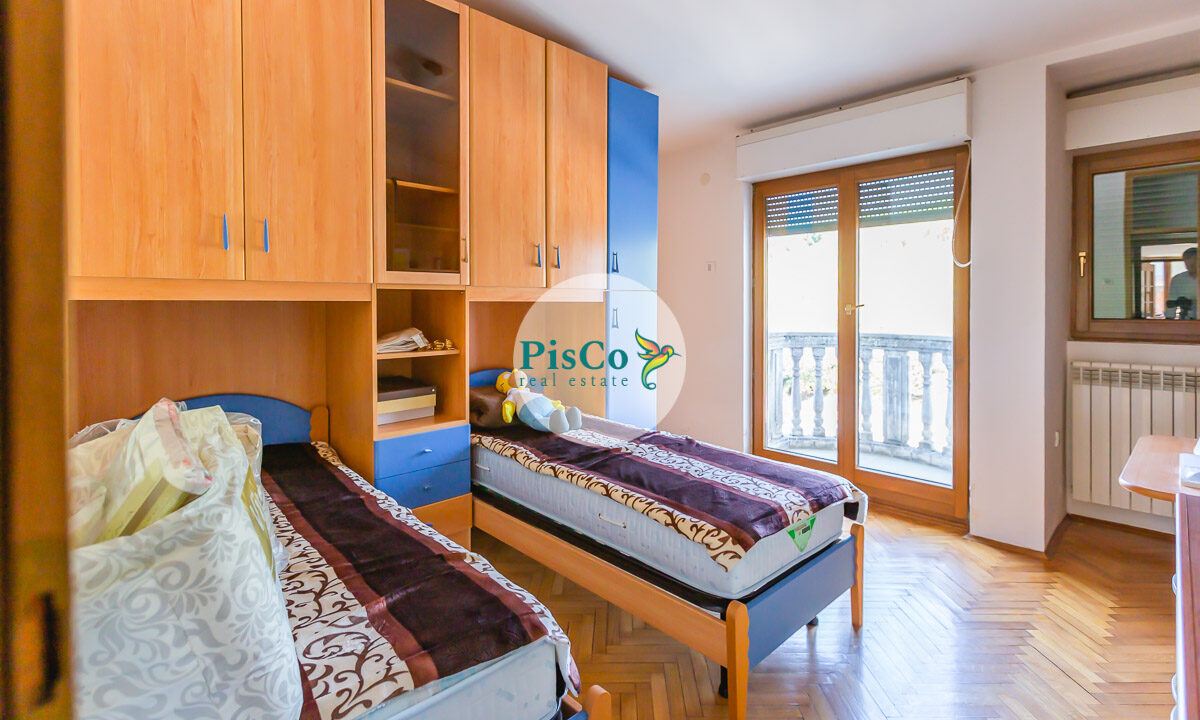 Komforan stan u klasičnom stilu koji će vam pružiti punu udobnost