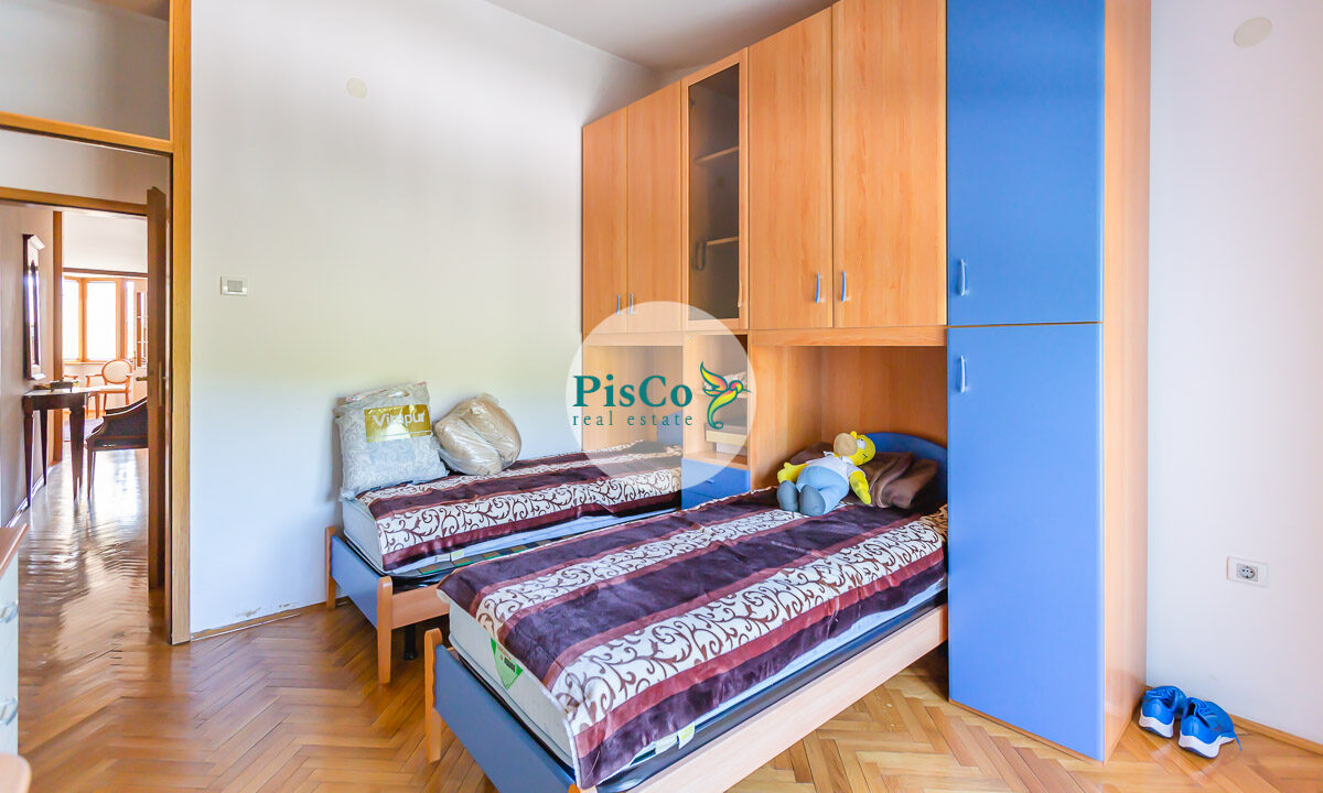 Komforan stan u klasičnom stilu koji će vam pružiti punu udobnost