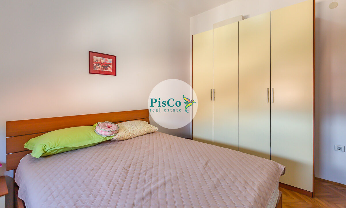 Komforan stan u klasičnom stilu koji će vam pružiti punu udobnost