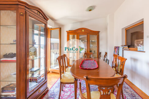 Komforan stan u klasičnom stilu koji će vam pružiti punu udobnost