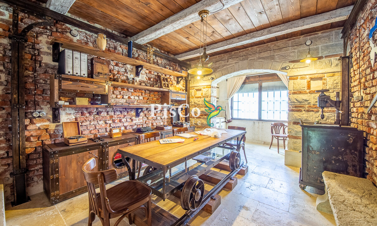 Izdavanje poslovni prostor 42m2, Centar, Podgorica-