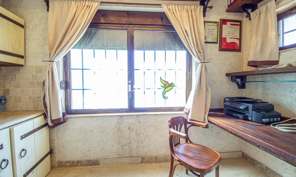 Izdavanje poslovni prostor 42m2, Centar, Podgorica-2674