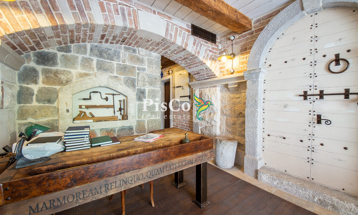 Izdavanje poslovni prostor 42m2, Centar, Podgorica-2681