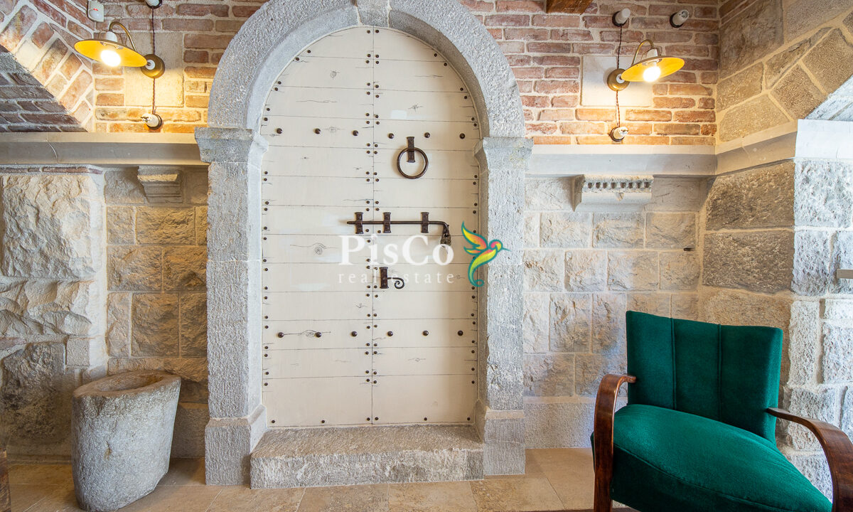 Izdavanje poslovni prostor 42m2, Centar, Podgorica-2685