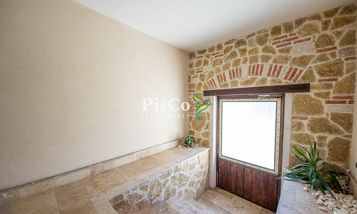 Izdavanje poslovni prostor 42m2, Centar, Podgorica-2688