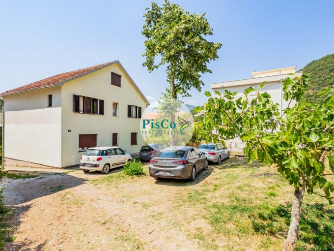 Velika porodična kuća na prodaju - Seljanovo Tivat