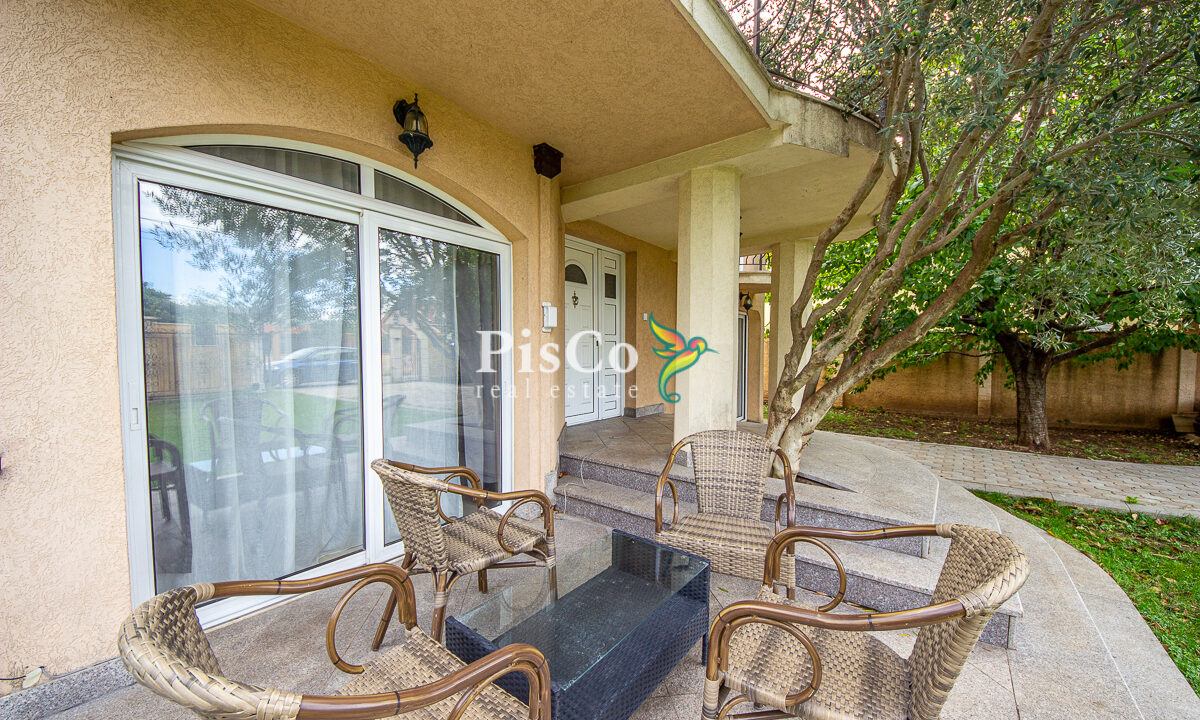 Izdavanje, porodična kuća, Donja Gorica, 210m2, Podgorica-2753