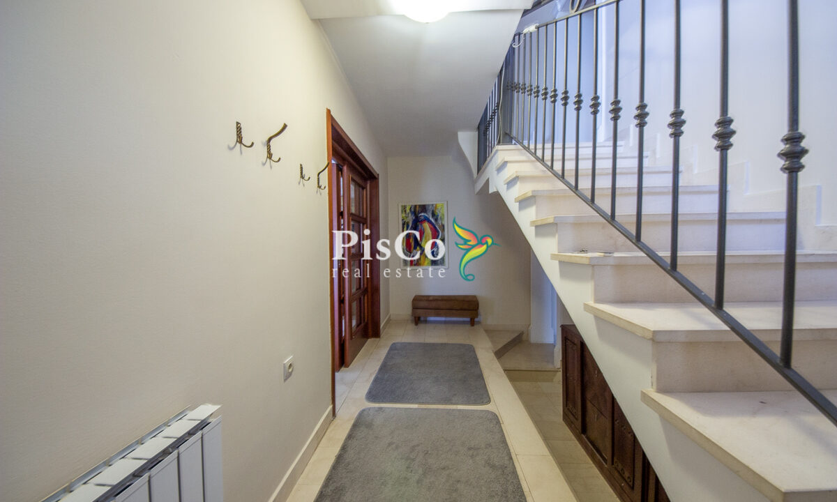 Izdavanje, porodična kuća, Donja Gorica, 210m2, Podgorica-2760