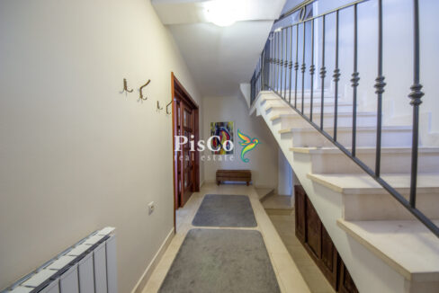 Izdavanje, porodična kuća, Donja Gorica, 210m2, Podgorica-2760